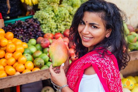  Young Rani: A Folktale Exploring Love, Destiny, and Delicious Mangoes!